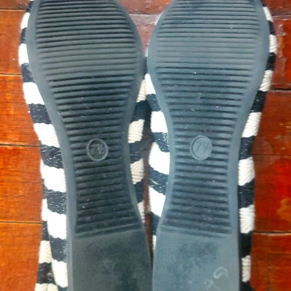 Mossimo Striped black and white flats with brown leather strip at heel - Picture 3 of 3